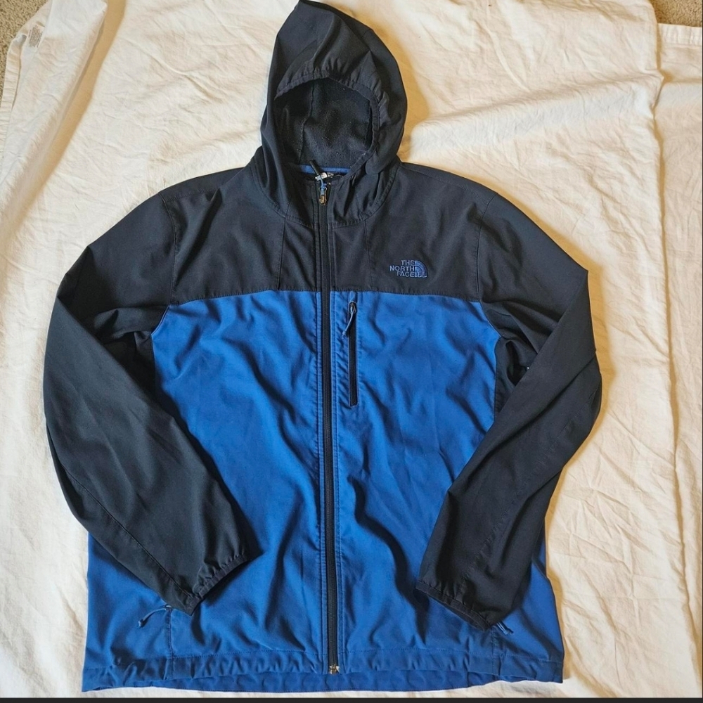 The North Face Men's Two-Tone Blue and Black Windbreaker